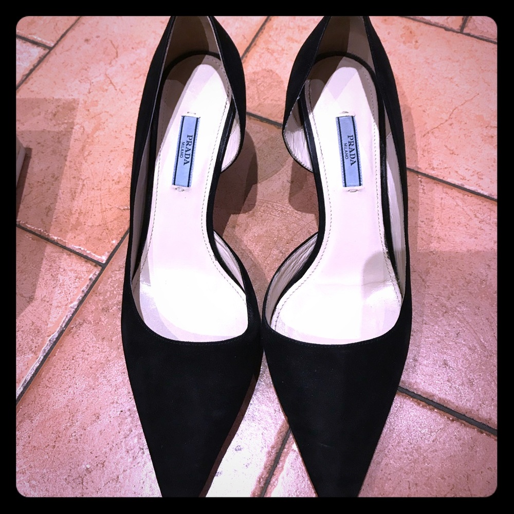 Prada low heeled suede classic shoe